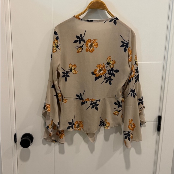 Miley & Molly Rose Beige and Orange Floral cardigan size medium - Picture 6 of 7